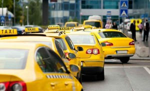 Таксистов могут обязать страховать жизнь и здоровье своих пассажиров
